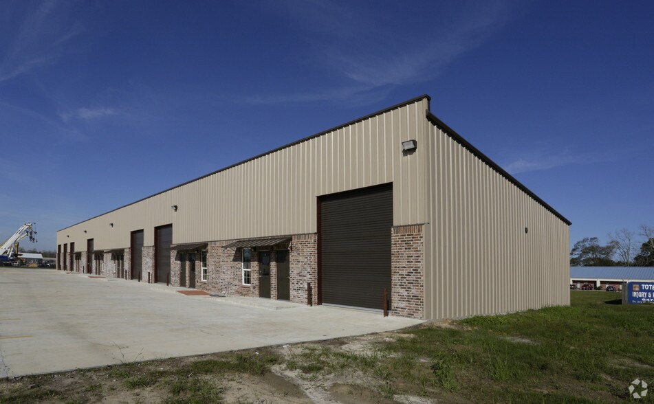 310 W Eastbank Dr, Gonzales, LA à louer - Photo de l’immeuble – Image 3 sur 3