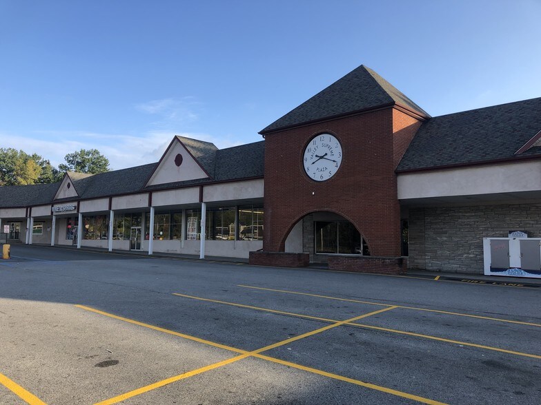 2208-2412 State Route 52, Pine Bush, NY à louer - Photo de l’immeuble – Image 3 sur 10