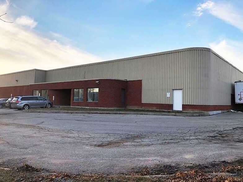 244 Advance Blvd, Brampton, ON à louer - Photo de l’immeuble – Image 3 sur 3