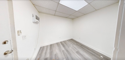 7506-7560 NW 70th St, Miami, FL à louer Photo intérieure– Image 2 sur 21
