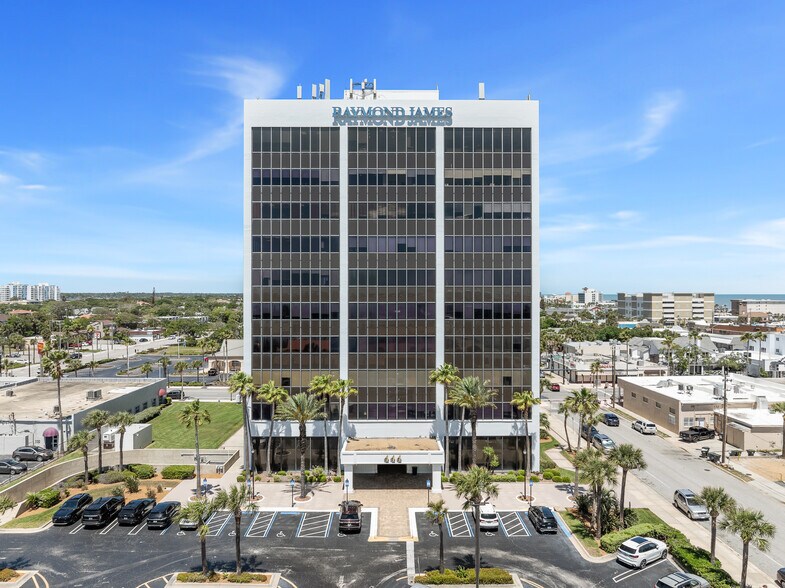 444 Seabreeze Blvd, Daytona Beach, FL à louer - Photo de l’immeuble – Image 1 sur 9
