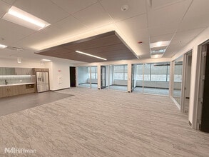 535 E Diehl Rd, Naperville, IL à louer Photo intérieure– Image 2 sur 6