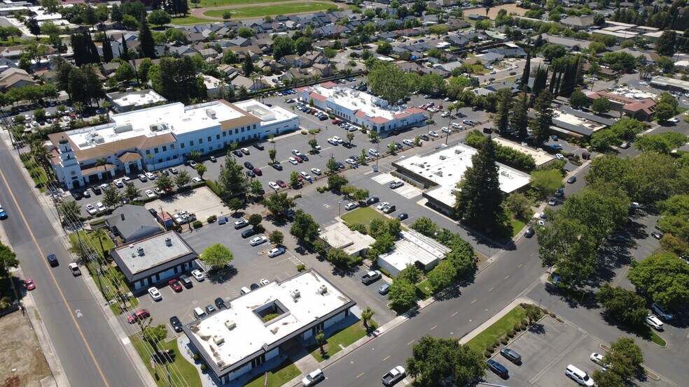 1060-1080 Delbon Ave, Turlock, CA à vendre - Photo de l’immeuble – Image 2 sur 44