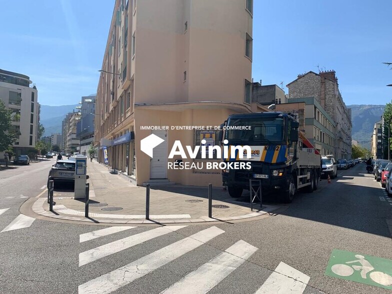 Local commercial dans Grenoble à louer - Photo de l’immeuble – Image 3 sur 8