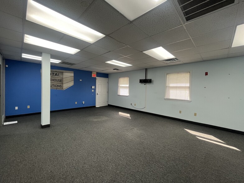431 Cranbury Rd, East Brunswick, NJ à louer - Photo intérieure – Image 3 sur 13