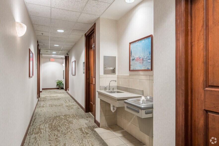 15600 Wayzata Blvd, Wayzata, MN à louer - Photo intérieure – Image 3 sur 7