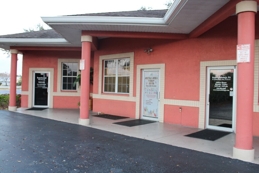 391 Lee Blvd, Lehigh Acres, FL à louer - Photo principale – Image 1 sur 6