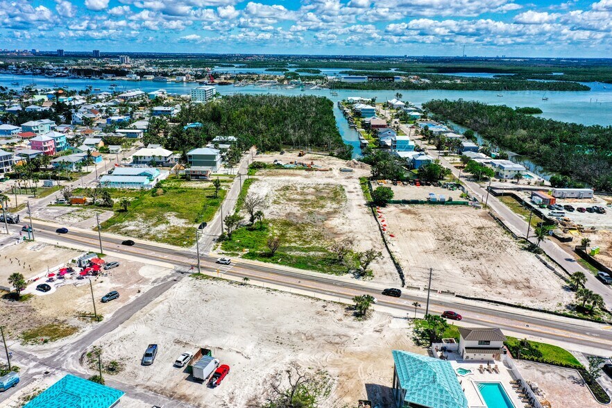 100 Chapel St, Fort Myers Beach, FL à vendre - Photo de l’immeuble – Image 3 sur 14