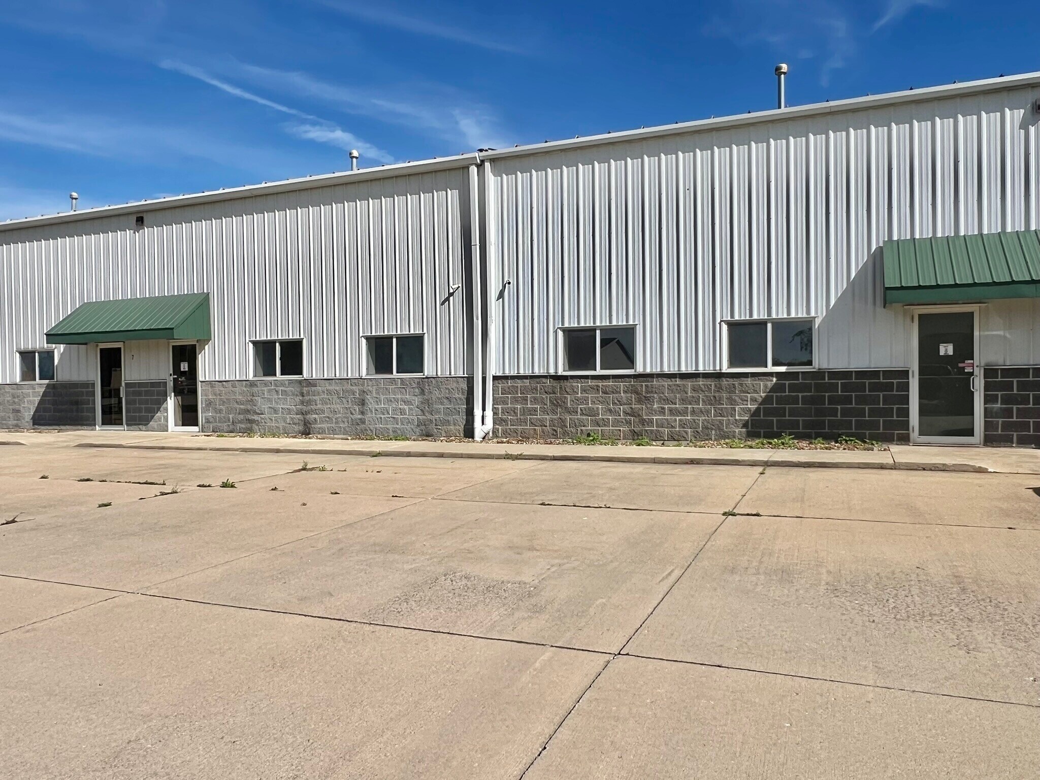 33549 E Royalton Rd, Columbia Station, OH à vendre Photo de l’immeuble– Image 1 sur 4