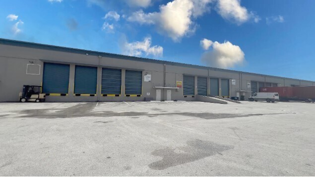 9999 NW 89th Ave, Medley, FL à louer - Photo de l’immeuble – Image 1 sur 3