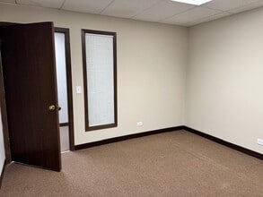 800 W Central Rd, Mount Prospect, IL à louer Photo intérieure– Image 2 sur 3