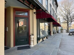 413 Main St, Greenport, NY à louer Photo de l’immeuble– Image 1 sur 13