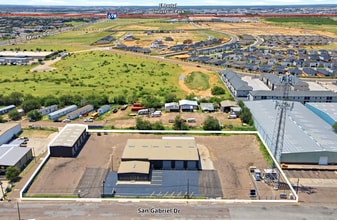 8210 San Gabriel Dr, Laredo, TX à louer Photo intérieure– Image 2 sur 23