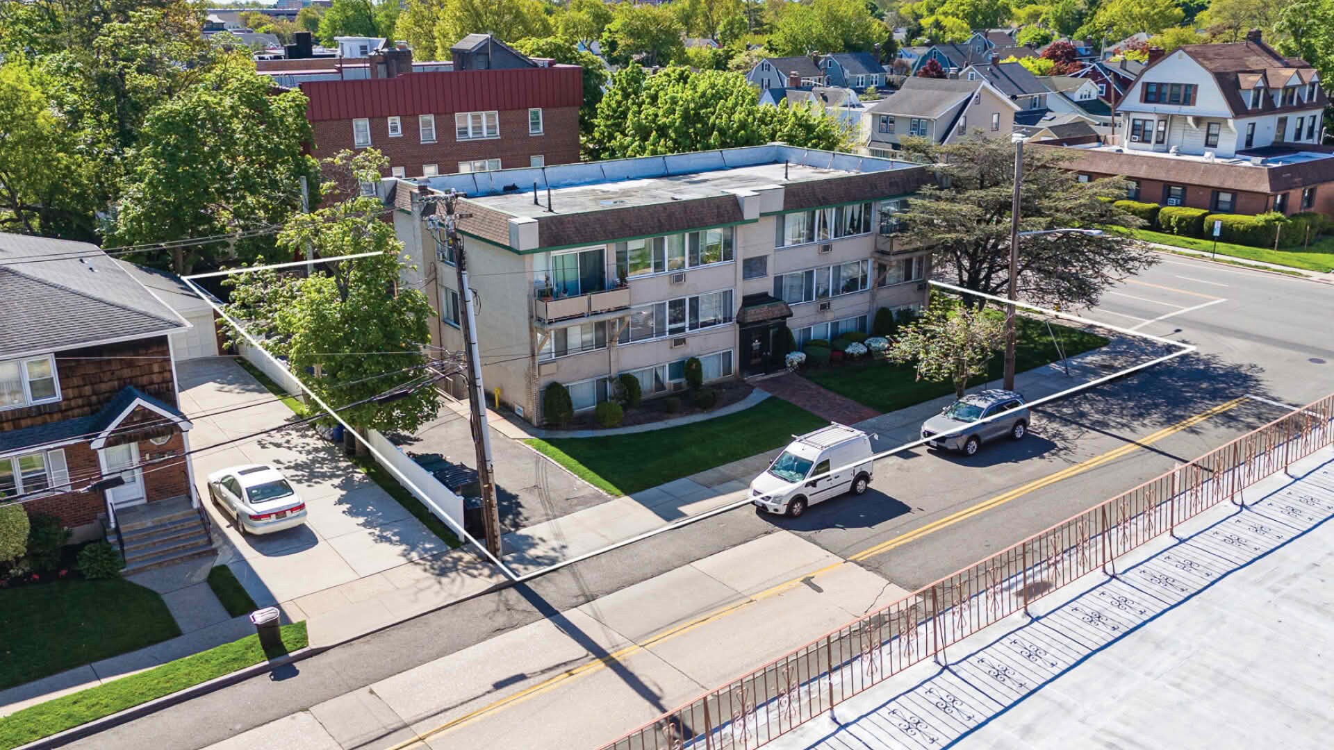 1 N Forest Ave, Rockville Centre, NY à vendre Photo principale– Image 1 sur 3