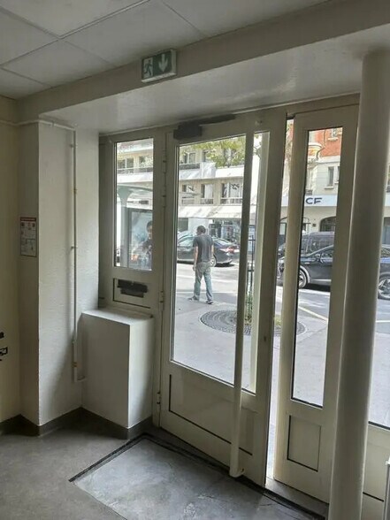 Local commercial dans Paris à louer - Photo de l’immeuble – Image 2 sur 7