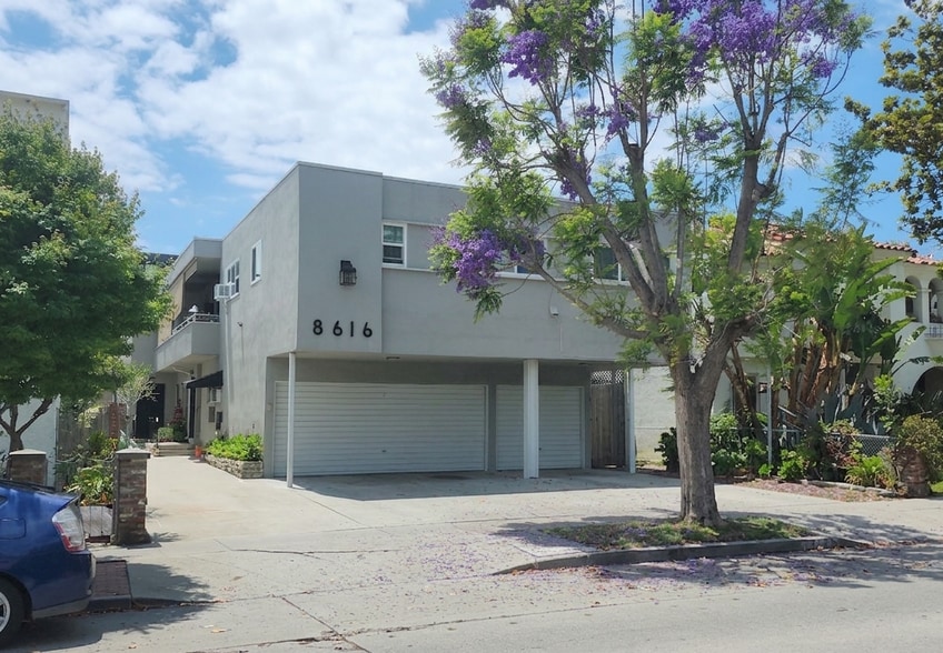 8616 Gregory Way, Los Angeles, CA à vendre - Photo principale – Image 1 sur 5