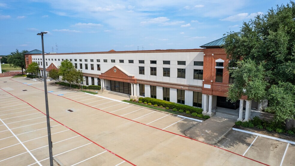 6221 Riverside Dr, Irving, TX à louer - Photo de l’immeuble – Image 2 sur 17