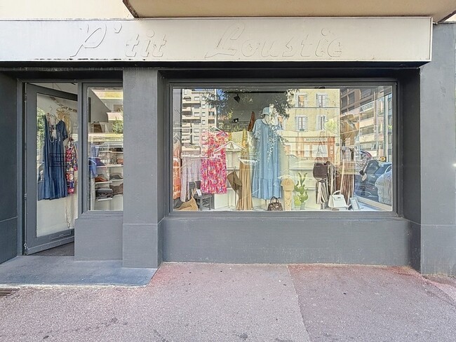 Plus de détails pour Local commercial à louer