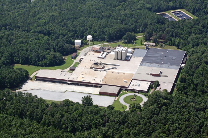 572 Rocky River Plant Rd, Calhoun Falls, SC à louer - Photo de l’immeuble – Image 1 sur 8