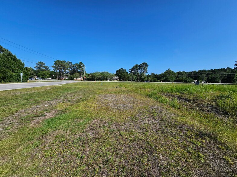 1001 Mabel Rawlinson Dr, Holly Ridge, NC à vendre - Photo de l’immeuble – Image 2 sur 7