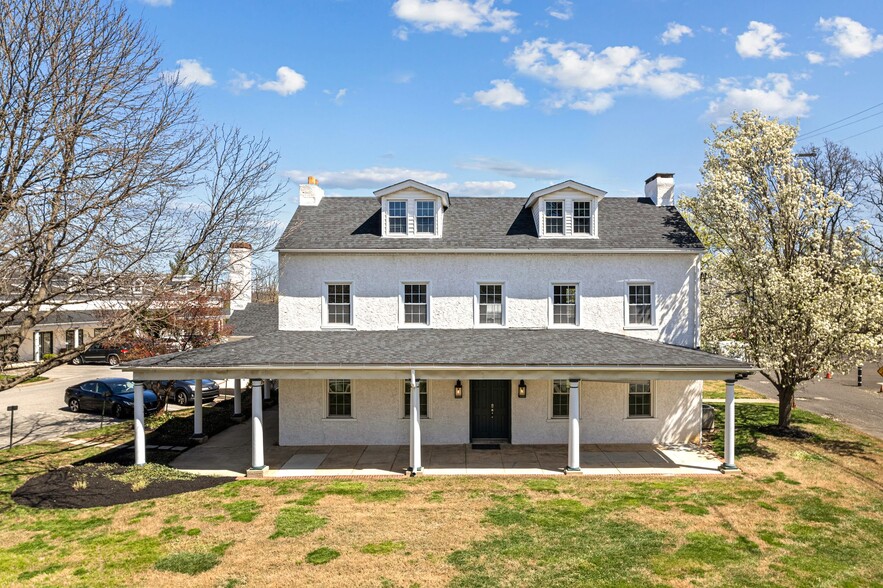 37 E Germantown Pike, Plymouth Meeting, PA à louer - Photo de l’immeuble – Image 1 sur 12