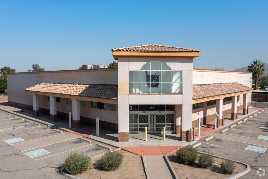 2415 N Alvernon Way, Tucson, AZ à vendre - Photo de l’immeuble – Image 1 sur 5