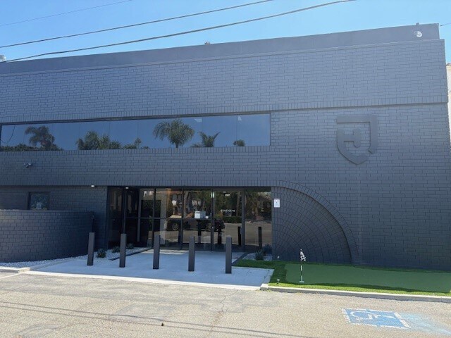 1327 N Broadway, Santa Ana, CA à louer - Photo de l’immeuble – Image 2 sur 8