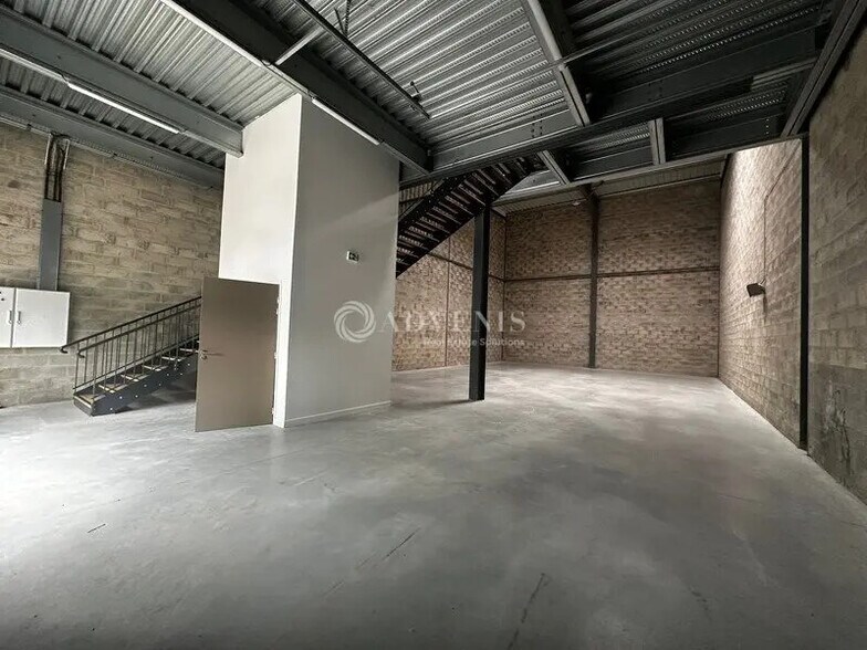 Local d’activités dans Cergy à louer - Photo de l’immeuble – Image 2 sur 10