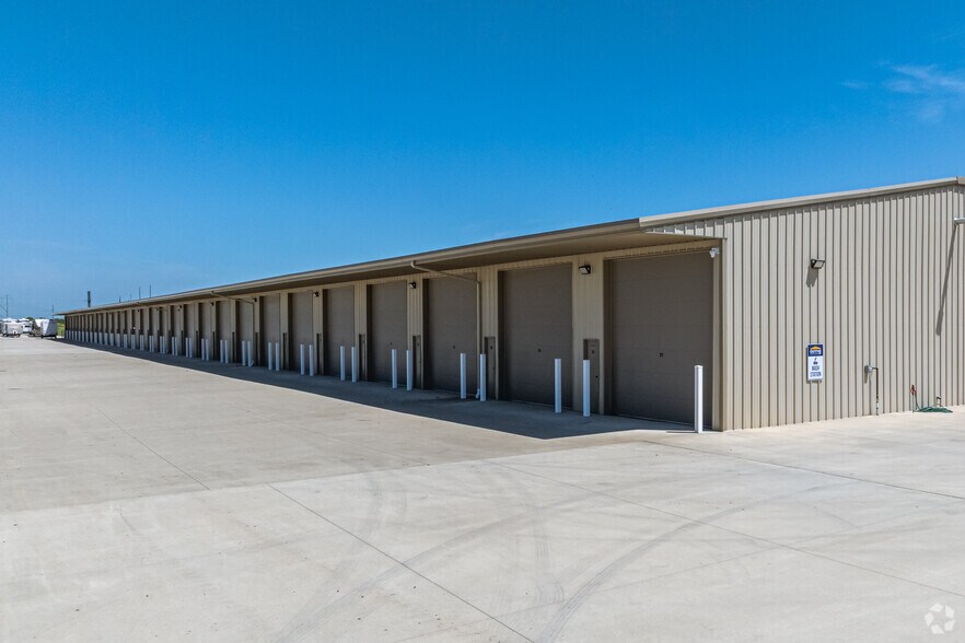 14600 N US Highway 169, Smithville, MO à louer - Photo de l’immeuble – Image 3 sur 30