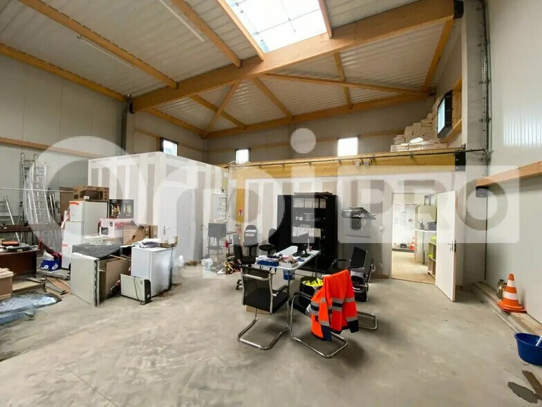 Local d’activités dans Saint-Jean-de-la-Neuville à louer - Photo intérieure – Image 3 sur 12