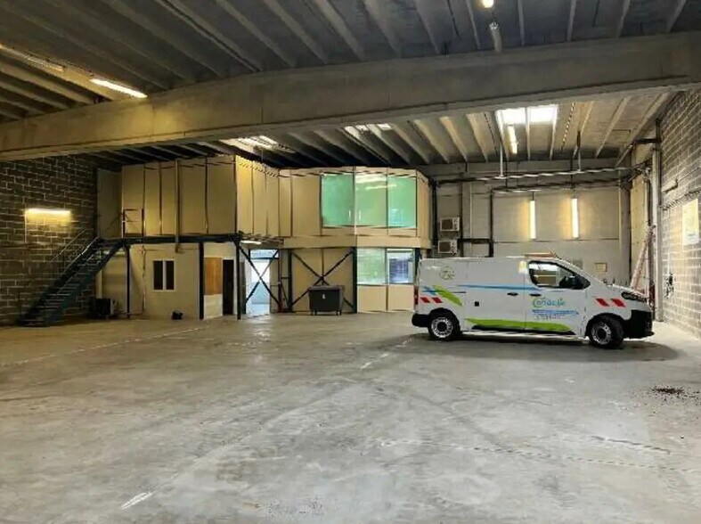 Industriel/Logistique dans Fretin à louer - Photo de l’immeuble – Image 2 sur 4