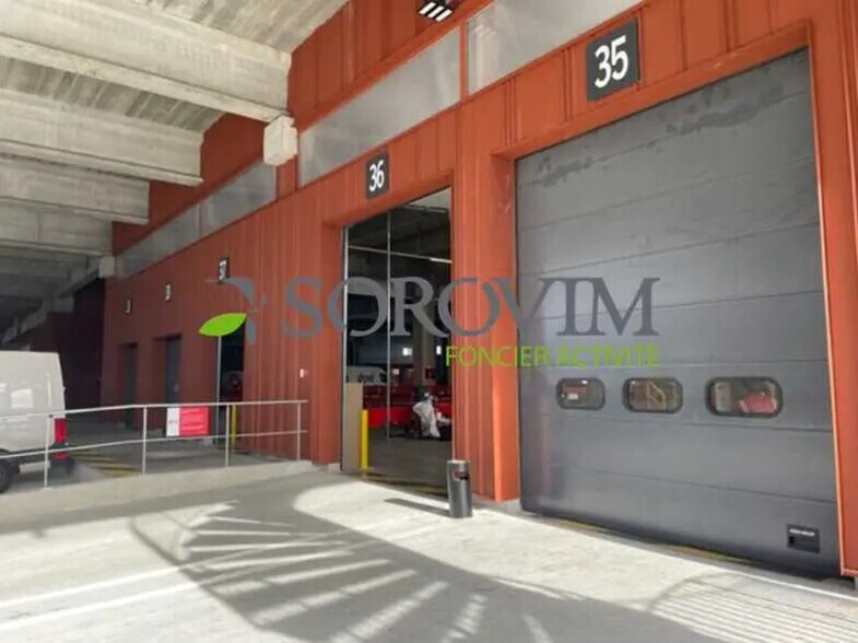 Local d’activités dans Lyon à louer - Photo de l’immeuble – Image 3 sur 7