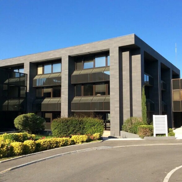 Bureau dans Valbonne à louer - Photo de l’immeuble – Image 1 sur 14