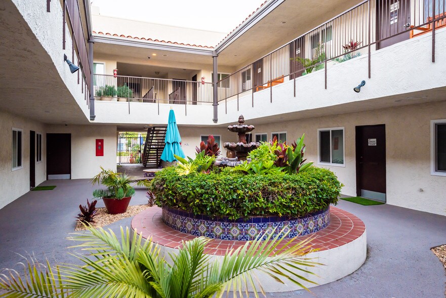 18821 Delaware St, Huntington Beach, CA à louer - Photo de l’immeuble – Image 3 sur 35