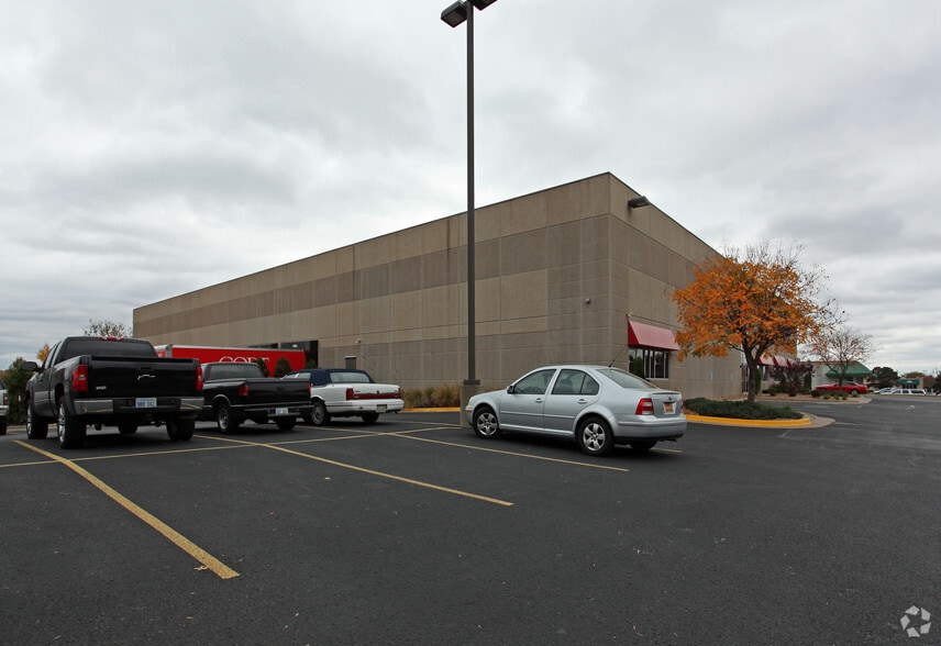 9111 Quivira Rd, Overland Park, KS à louer - Photo principale – Image 1 sur 3