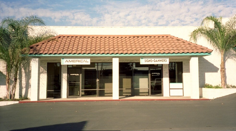 109-155 E Arrow Hwy, San Dimas, CA à louer - Photo de l’immeuble – Image 3 sur 7