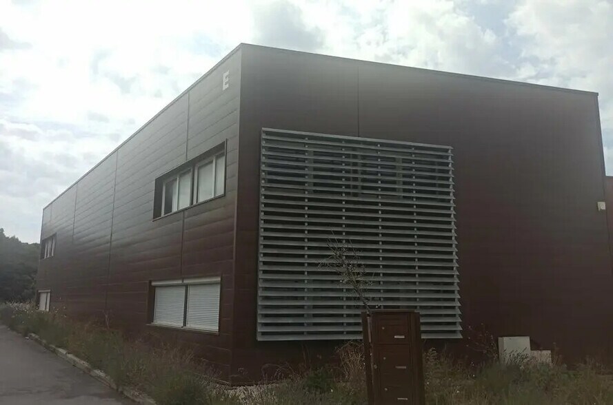 Industriel/Logistique dans Lambesc à louer - Photo de l’immeuble – Image 1 sur 1