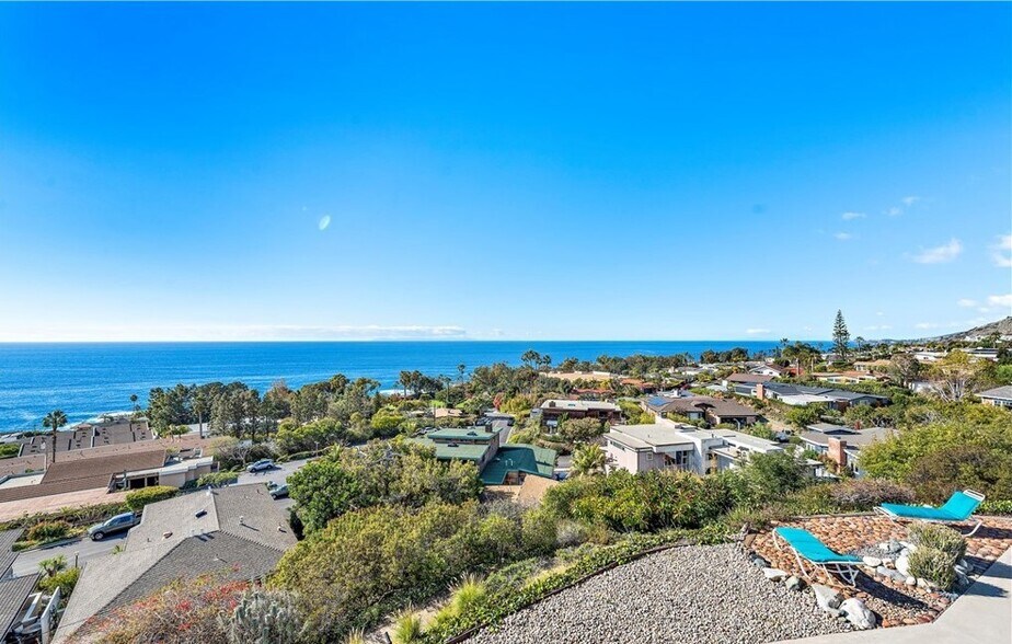 21722 Ocean Vista Dr, Laguna Beach, CA à vendre - Photo de l’immeuble – Image 3 sur 12