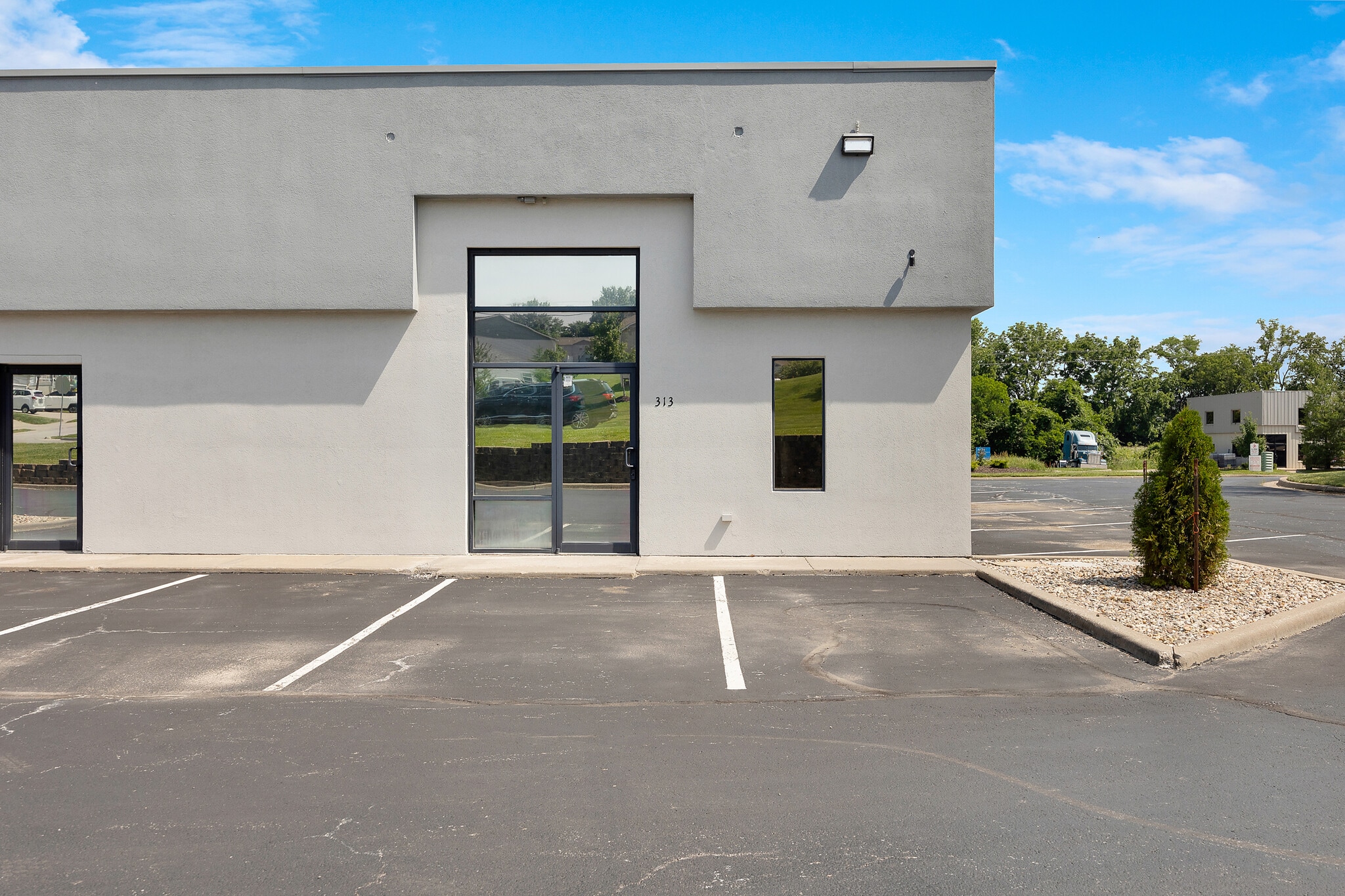 307-313 SE AA Hwy, Blue Springs, MO à louer Photo de l’immeuble– Image 1 sur 16