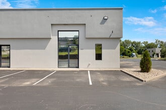 307-313 SE AA Hwy, Blue Springs, MO à louer Photo de l’immeuble– Image 1 sur 16
