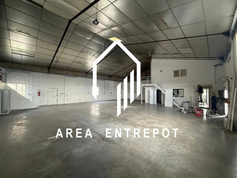 Local d’activités dans Aubagne à louer - Photo de l’immeuble – Image 2 sur 8