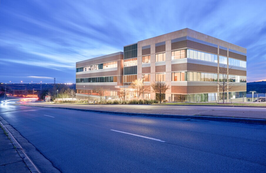 2530 Walsh Tarlton Ln, Austin, TX à louer - Photo de l’immeuble – Image 1 sur 3