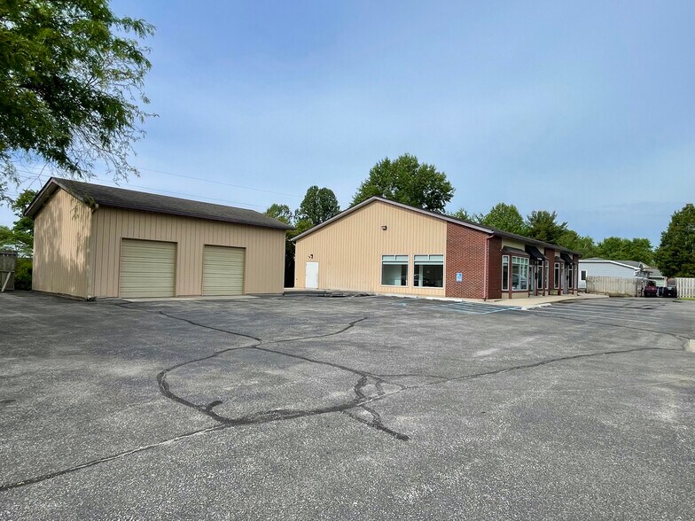 3633 25th St, Columbus, IN à vendre - Photo de l’immeuble – Image 2 sur 14