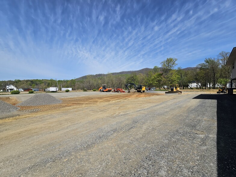 2520 US-70, Swannanoa, NC à louer - Photo de l’immeuble – Image 3 sur 4
