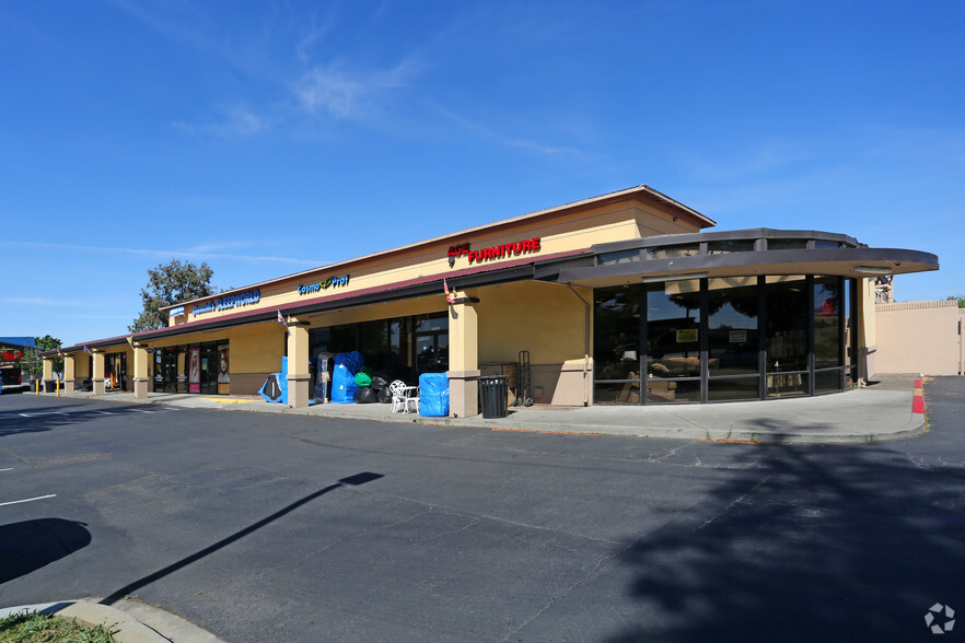 1595 Holiday Ln, Fairfield, CA à louer - Photo de l’immeuble – Image 2 sur 9