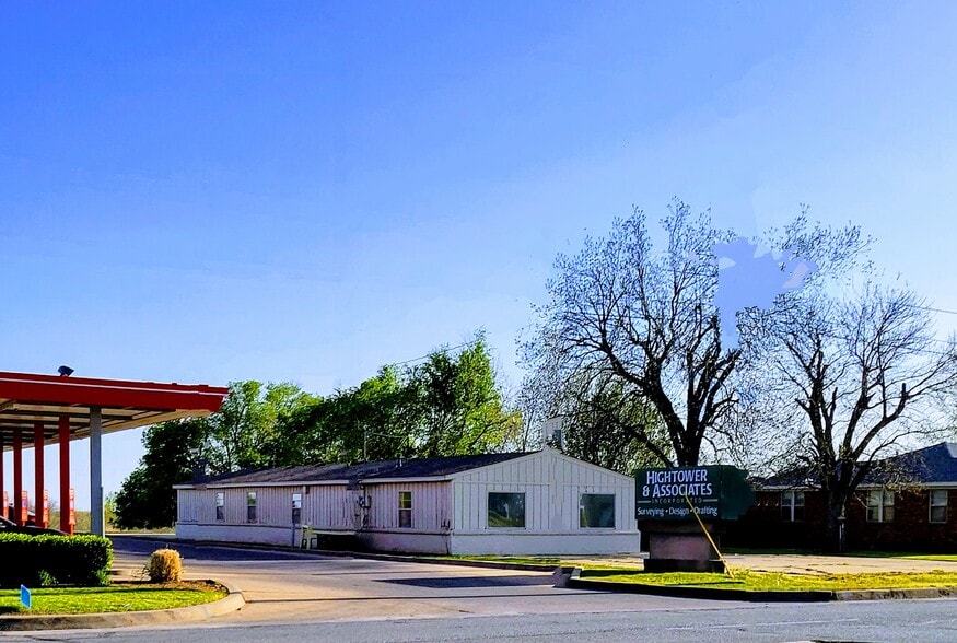 2614 SW Lee Blvd, Lawton, OK à vendre - Photo principale – Image 1 sur 12