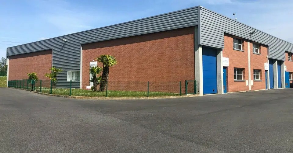 Local d’activités dans Chambly à louer - Photo de l’immeuble – Image 1 sur 5
