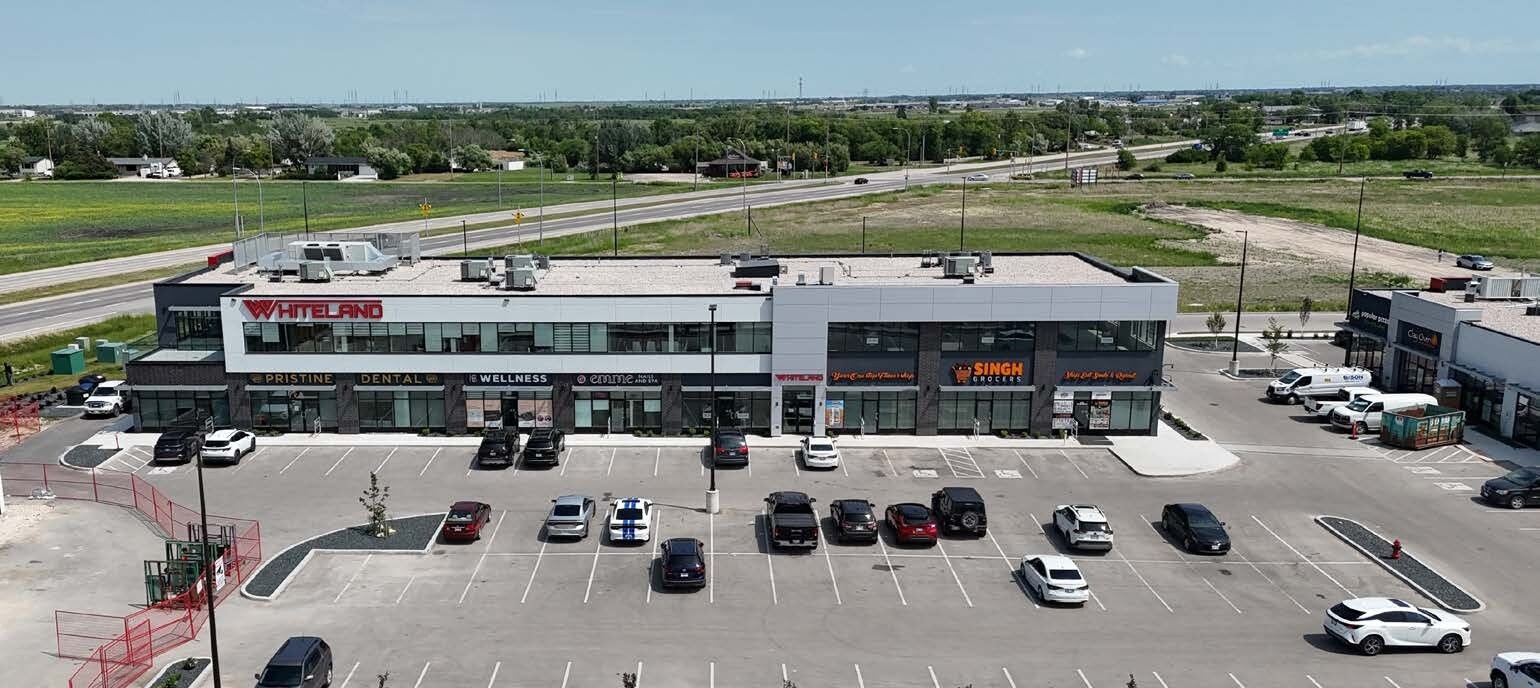 2779 Mcphillips St, Winnipeg, MB à louer Photo de l’immeuble– Image 1 sur 10