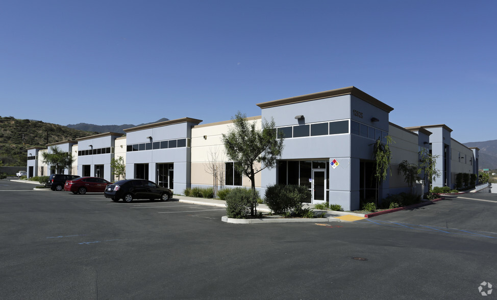 12847 Temescal Canyon Rd, Corona, CA à louer - Photo de l’immeuble – Image 2 sur 6