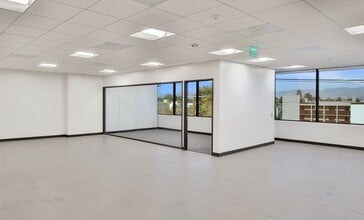 12001 Ventura Pl, Studio City, CA à louer Photo intérieure– Image 2 sur 5